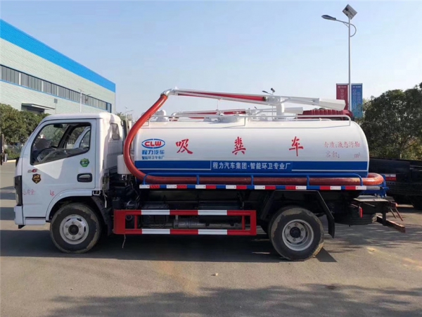 东风多利卡（5.5方）吸粪车